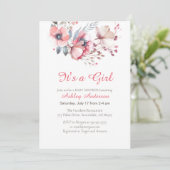 Invitation C'est une fille, du texte de script, des fleurs, d (Debout devant)