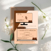 Invitation C'est une fille ! Ours mignon sur écran d'ordinate