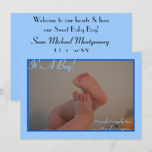Invitation C'est une photo de pieds de bébé garçon Annonce de