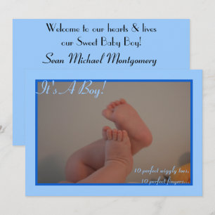 Invitation C'est une photo de pieds de bébé garçon Annonce de