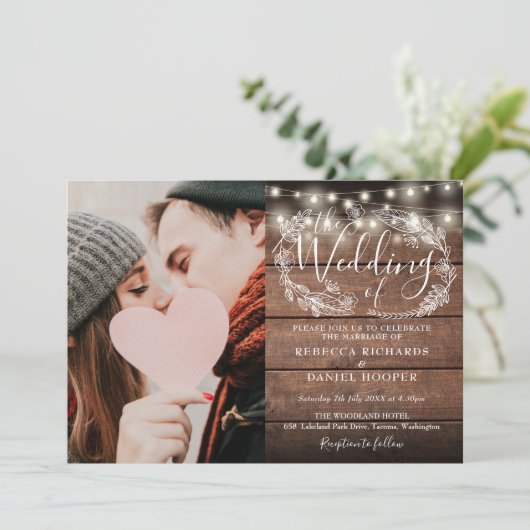 Invitation Chaîne Lumières Bois rustique Script Mariage photo (Debout devant)