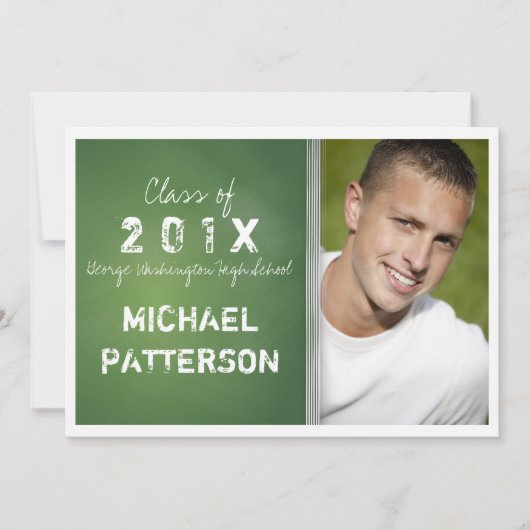Invitation Chalboard dans Green Bold Guy Graduation Party (Devant)