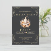 Invitation Chalkboard Black & Gold Witch's Casquette Hallowee (Debout devant)