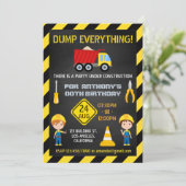 Invitation Chalkboard de construction Anniversaire Fête n'imp (Debout devant)