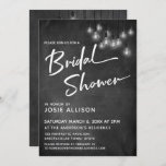 Invitation Chalkboard Edison Lights Fête des mariées moderne<br><div class="desc">Dans ce joli design sur le thème du mariage, j'ai utilisé une police de calligraphie élégante et moderne pour créer une maquette de typographie blanche en lisant "Fête des mariées". De part et d'autre, l'arrière - plan était couvert d'une image représentant un tableau de bord texturé. Superposition qui est un...</div>