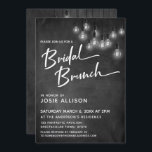 Invitation Chalkboard Edison Lights Moderne Brunch nuptial<br><div class="desc">Dans ce joli design sur le thème du mariage, j'ai utilisé une police de calligraphie élégante et moderne pour créer une maquette de typographie blanche avec "Bridal Brunch". De part et d'autre, l'arrière - plan était couvert d'une image représentant un tableau de bord texturé. Superposition qui est un amas de...</div>