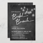 Invitation Chalkboard Edison Lights Moderne Brunch nuptial<br><div class="desc">Dans ce joli design sur le thème du mariage, j'ai utilisé une police de calligraphie élégante et moderne pour créer une maquette de typographie blanche avec "Bridal Brunch". De part et d'autre, l'arrière - plan était couvert d'une image représentant un tableau de bord texturé. Superposition qui est un amas de...</div>