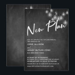 Invitation Chalkboard Edison Lights Nouveau plan Mariage reta<br><div class="desc">Dans ce joli design sur le thème du mariage, j'ai utilisé une police de calligraphie élégante et moderne pour créer une maquette de typographie blanche avec "Nouveau Plan". De part et d'autre, l'arrière - plan était couvert d'une image représentant un tableau de bord texturé. Superposition qui est un amas de...</div>