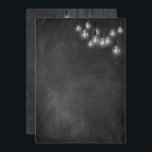 Invitation Chalkboard Edison Lumières Moderne<br><div class="desc">Dans ce joli design sur le thème du mariage, j'ai utilisé une police de calligraphie moderne et élégante pour créer une superposition de typographie graphique blanche. De part et d'autre, l'arrière - plan était couvert d'une image représentant un tableau de bord texturé. Superposition qui est un amas de lumières Edison...</div>