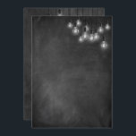 Invitation Chalkboard Edison Lumières Moderne<br><div class="desc">Dans ce joli design sur le thème du mariage, j'ai utilisé une police de calligraphie moderne et élégante pour créer une superposition de typographie graphique blanche. De part et d'autre, l'arrière - plan était couvert d'une image représentant un tableau de bord texturé. Superposition qui est un amas de lumières Edison...</div>