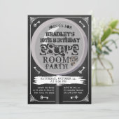 Invitation Chalkboard Escape Room Party Tout âge Anniversaire (Debout devant)