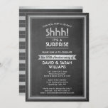 Invitation Chalkboard et Silver<br><div class="desc">Can you keep a secret ? Family and friends to an elegant and exciting anniversary celebration with custom black, white and silver party invitations. All wording on this template is easy to personalize, including message that reads C'est une surprise." Les objets de design ont été modernisés en striped border on...</div>