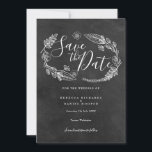 Invitation Chalkboard Floral Garland Enregistrer la date<br><div class="desc">Avec de délicates illustrations florales sur un arrière - plan de style tableau noir. Personnalisez avec votre spécial enregistrer les informations de date. Conçu par Thisisnotme©</div>