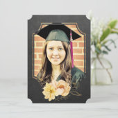 Invitation Chalkboard Floral Graduate Class de 20XX Photo (Debout devant)