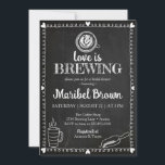 Invitation Chalkboard L'amour brasse Fête des mariées Café<br><div class="desc">Un thème amusant pour célébrer la future mariée dans un café ! Cette invitation a un arrière - plan de tableau de bord avant et arrière avec des polices et des éléments calcaires. Pensez à modifier le côté arrière pour les initiales du couple !</div>