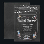 Invitation Chalkboard Mason Jar Chaîne Lumières Fête des mari<br><div class="desc">Conçu pour coordonner avec notre collection de douche nuptiale Mason Jar String Lights. Doté de lampes à cordes au-dessus d'un pot en maçon d'art rempli de détails de douche de mariée personnalisés et de fleurs délicates éparpillées sur un chic arrière - plan de tableau noir shabby. Conçu par Thisisnotme©</div>
