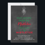 Invitation Chalkboard Mistletoe Fête<br><div class="desc">Cette invitation festive de fêtes de tableau noir est accentuée par le mistletoe et le proverbe mignon, What Happens Under the Mistletoe Stays Under the Mistletoe, sur un arrière - plan de tableau noir, en faisant une invitation de Noël amusante et branchée. Il fait partie de la Chalkboard Mistletoe Holiday...</div>