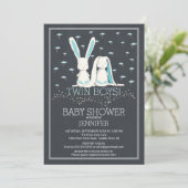 Invitation Chalkboard moderne Bunny TWIN Boys Baby shower (Debout devant)