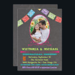 Invitation Chalkboard Photo Dîner de répétition mexicaine Fie<br><div class="desc">Joli et coloré mexicain fêtes de répétition Invitations avec bannières lumineuses,  typographie amusante,  une photo ovale du couple,  le tout sur un arrière - plan de tableau noir. Alors prenez une boisson froide et une salsa chaude avec cette merveilleuse invitation. Illustration tirée à la main par McBooboo.</div>