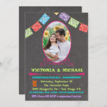 Invitation Chalkboard Photo Dîner de répétition mexicaine Fie<br><div class="desc">Joli et coloré mexicain fêtes de répétition Invitations avec bannières lumineuses,  typographie amusante,  une photo ovale du couple,  le tout sur un arrière - plan de tableau noir. Alors prenez une boisson froide et une salsa chaude avec cette merveilleuse invitation. Illustration tirée à la main par McBooboo.</div>