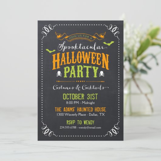 Invitation Chalkboard Rustique Spooktacular Halloween Party (Debout devant)