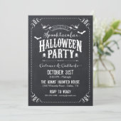 Invitation Chalkboard Rustique Spooktacular Halloween Party (Debout devant)