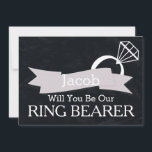 Invitation Chalkboard Serez-Vous Notre Porteur De Bague ?<br><div class="desc">Ce 5" x 7" beau temps à votre service est demandé en tant que Porteur d'anneau, Meilleur Homme, Carte d'invitation Groomsman. C'est mieux pour le marié. Si vous cherchez à demander à quelqu'un d'être votre toiletteur pour votre futur mariage, alors pourquoi ne pas choisir ces cartes de toiletteur. Cette carte...</div>