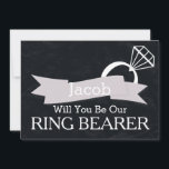 Invitation Chalkboard Serez-Vous Notre Porteur De Bague ?<br><div class="desc">Ce 5" x 7" beau temps à votre service est demandé en tant que Porteur d'anneau, Meilleur Homme, Carte d'invitation Groomsman. C'est mieux pour le marié. Si vous cherchez à demander à quelqu'un d'être votre toiletteur pour votre futur mariage, alors pourquoi ne pas choisir ces cartes de toiletteur. Cette carte...</div>