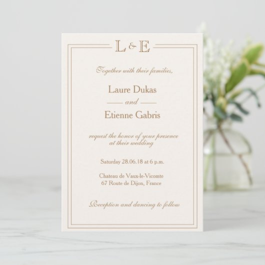 Invitation Champagne or Monogram blanc chic mariage moderne (Debout devant)