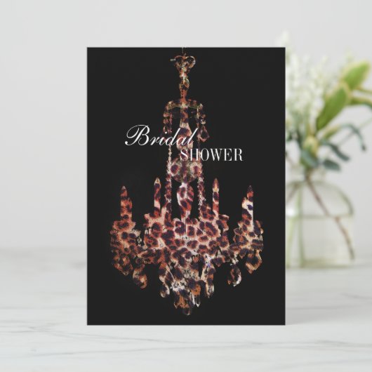 Invitation Chandelier empreinte de léopard chic mignon (Debout devant)