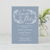 Invitation Changement de Date Élégant Fleurs Repoussées (Debout devant)