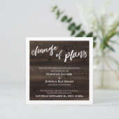 Invitation Changement de plan Reporté Mariage Rustic Wood Car (Debout devant)