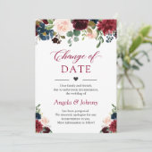 Invitation Changer la date Chic Bourgogne Fleurs Bleues Nuit (Debout devant)