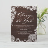 Invitation Changer la date de la dentelle rustique en bois Re (Debout devant)