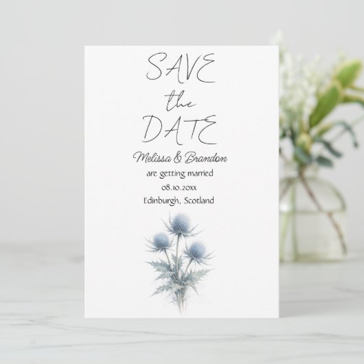 Invitation Chardon Bleu Fleurs Écossaises Mariage Élégant (Debout devant)