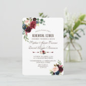 Invitation Charm Merlot Navy Blue Floral Rehearer Dîner (Debout devant)
