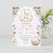 Invitation Chasse aux œufs de Pâques au lapin de Pâques paste (Debout devant)