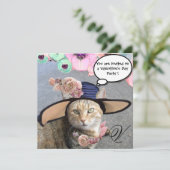 INVITATION CHAT ÉLÉGANT, GRANDE DIVA CASQUETTE ET ROSE VALENT (Debout devant)