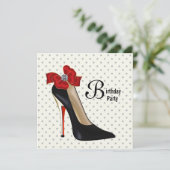 Invitation Chaussure à talon haut rouge à pois noirs pour fêt (Debout devant)