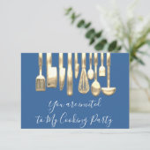 Invitation Chef de fête de cuisine dorée bleue or (Debout devant)