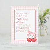 Invitation Cherry First Birthday Pink Gingham Girls One Year  (Debout devant)