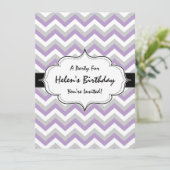 Invitation Chevron Bold Modern ZigZag Motif léger et violet (Debout devant)