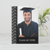 Invitation Chevron Frame With Graduation Photo (Debout devant)