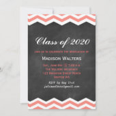Invitation Chevrons de corail sur Chalkboard Graduation Invit (Devant)