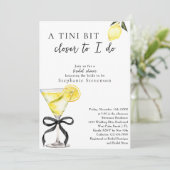 Invitation Chic A Tini Bit Closer Lemon Martini Bridal Shower (Debout devant)
