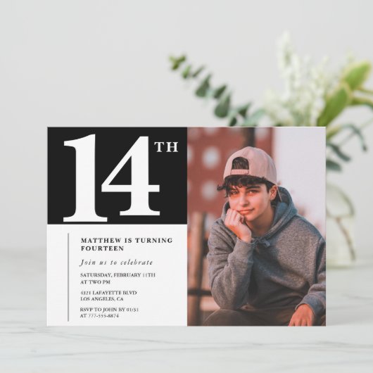 Invitation chic anniversaire 14 ans Noir Blanc Pho (Debout devant)