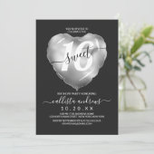 Invitation Chic Black Silver Foil Coeur Balloon Sweet 16 (Debout devant)