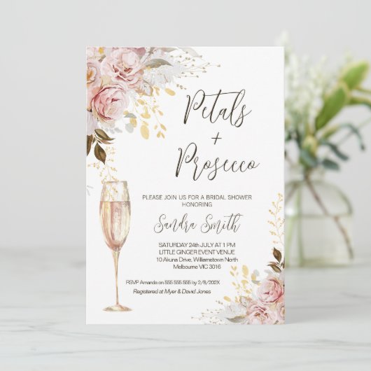 Invitation Chic Blush Petals Prosecco QR Code Fête des mariée (Debout devant)