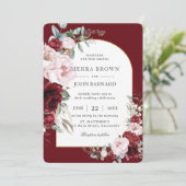 Invitation Chic Bourgogne Blush Peonies Floral Arch Mariage (Debout devant)