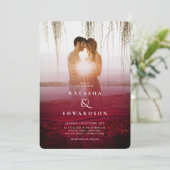 Invitation Chic Elegant Wavy Bourgogne Abstrait Mariage photo (Debout devant)